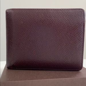 Louis Vuitton Men’s Taiga Leather Bi Fold Wallet